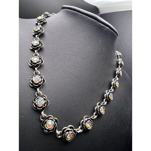 Premier Designs Crystal Flower Necklace - Picture 1 of 8